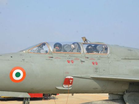 Video: IAF चीफ धनोआ ने सुलुर एयरबेस से मिग-21 में भरी उड़ान, बताया एक खतरनाक फाइटर जेट