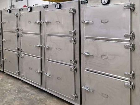 गले में सोने की चेन याद आने पर 5 घंटे बाद खोला मोर्चरी का फ्रीजर तो चल रही थी 'लाश' की सांसें...