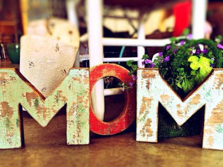 Mother's Day पर भेजिए मां को ये दिल छू लेने वाले संदेश