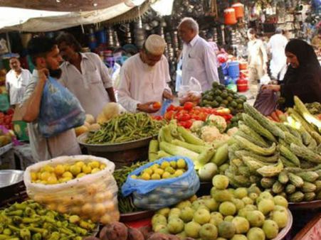 Video: रमजान में महंगाई की मार झेलते पाकिस्‍तान में लोगों को दाल से लेकर चिकन तक के लाले