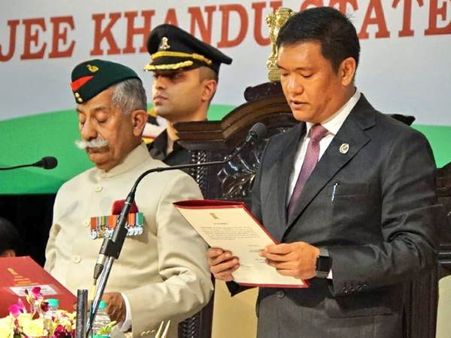 पेमा खांडू ने ली अरुणाचल प्रदेश के मुख्यमंत्री पद की शपथ
