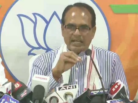 कर्जमाफी पर बवाल, शिवराज बोले- मेरे भाई ने जब आवेदन ही नहीं दिया तो कैसे माफ हुआ कर्ज