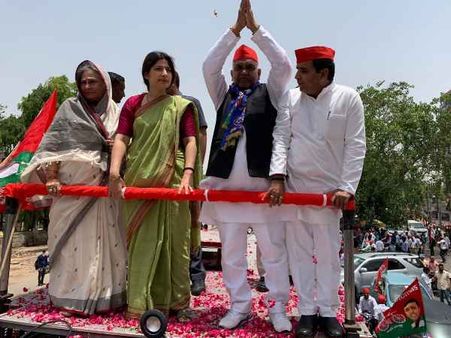 जया बच्चन और डिंपल ने निकाला रोड शो, आखिरी समय में बदली फूलपुर-प्रयागराज की फिजा
