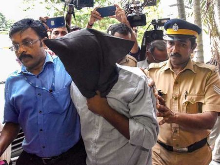 केरल से गिरफ्तार IS संदिग्ध के पिता ने कहा- अगर बेटा आतंकवादी है, तो उसे जेल में ही मरने दो