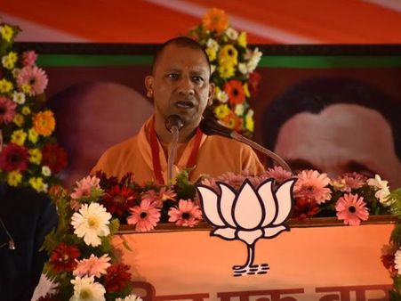 विपक्षियों पर हमलावर CM योगी, 'इन्हें जाति-धर्म की राजनीति करनी है, देश के विकास से मतलब नहीं'