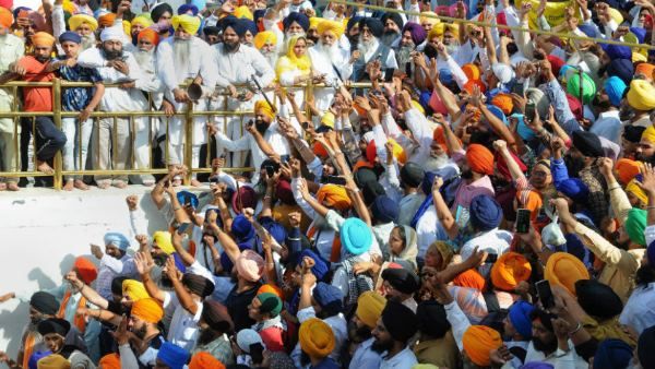 ऑपरेशन ब्लू स्टार की 35वीं बरसी पर स्वर्ण मंदिर में लगे खालिस्तान जिंदाबाद के नारे, लहराए गए झंडे