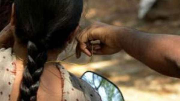 चेन स्नैचिंग का नया तरीका, शराब पिलाकर नशे में डुबोया, फिर आराम से निकाली चेन