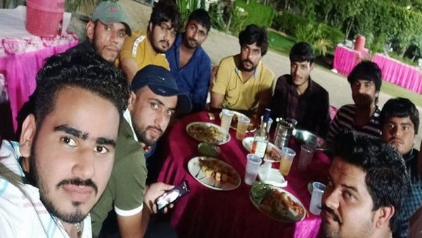 कुख्यात गैंगस्टर के जेल से बाहर आने का जश्न मना रहे थे 15 बदमाश, AK-47 लेकर पहुंच गई पुलिस