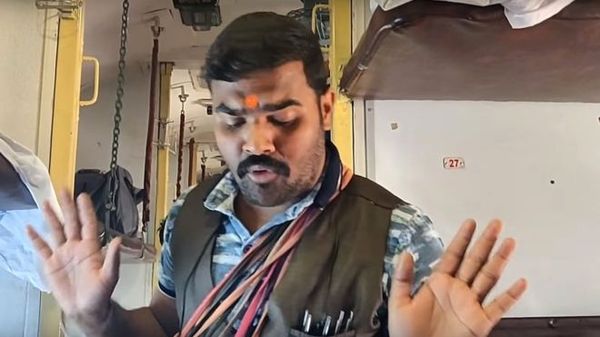 मोदी-राहुल का मज़ाक़ उड़ाने के लिए हुई ट्रेन में खिलौने बेचने वाले अवधेश दुबे की गिरफ़्तारी?