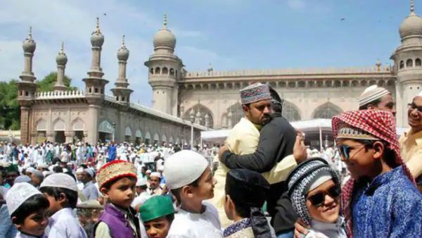 Ramzan 2021: 'चांद से रोशन हो रमजान तुम्हारा...',इन शायरियों के साथ रमजान पाक की सभी को दें मुबारकबाद