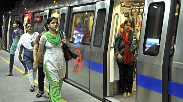 केजरीवाल की मुफ़्त मेट्रो नीति से बदलेगी महिलाओं की ज़िंदगियां?
