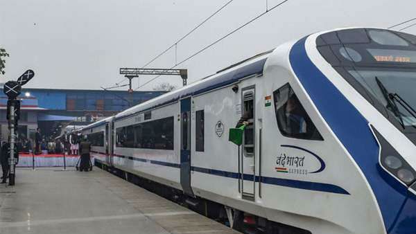 साल 2019 में रेलवे ने रचा इतिहास, देश को दिया सबसे तेज रफ्तार ट्रेन का तोहफा, एक नजर भारतीय रेलवे के सफर पर