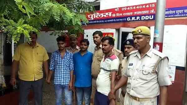 ट्रेन के एसी कोच में चोरी करने वाले गैंग का पर्दाफाश, प्लेटफॉर्म पर पकड़ा और मिला लाखों का सामान