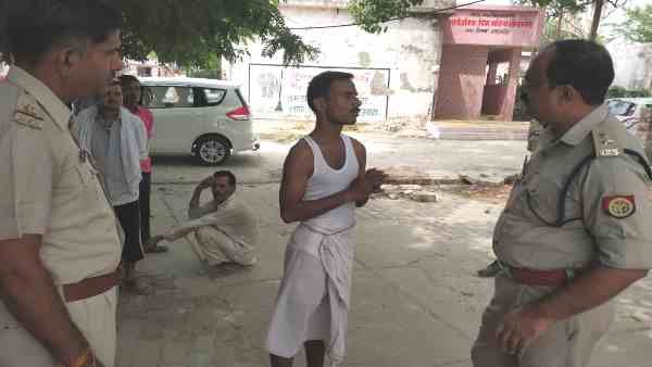 दो मर्डर होने के बाद सामने आई पुलिस की लापरवाही, दो दरोगा और दो हेड कांस्टेबल हुए निलंबित