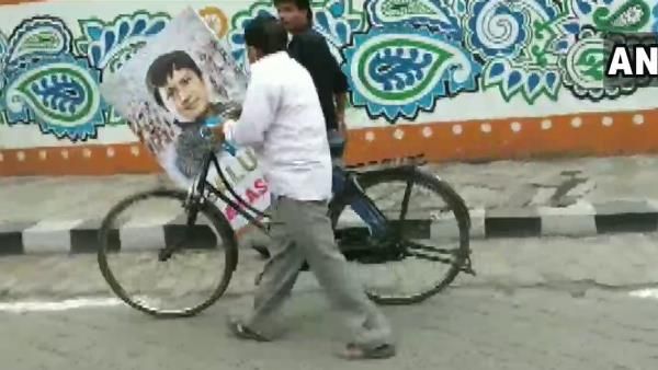 भाजपा के 'बल्लामार' MLA आकाश विजयवर्गीय के समर्थन में लगे पोस्टरों को नगर निगम ने हटाया