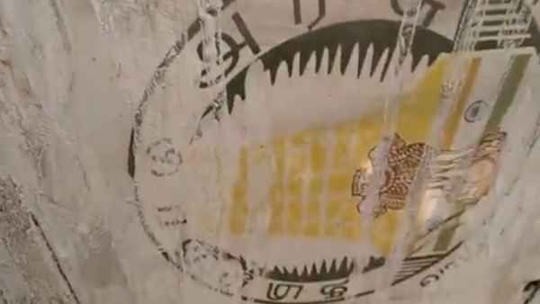 शौचालयों में लगाई गांधी और अशोक की लाट की टाइल्स, ग्राम विकास अधिकारी सस्पेंड