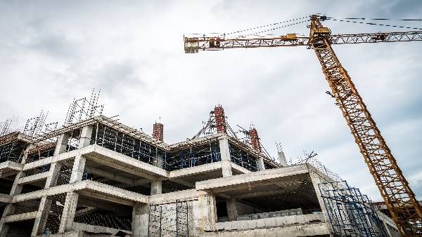 रियल एस्टेट कंपनियों के शेयरों में भारी गिरावट, एक दिन पहले ही पीयूष गोयल जताई थी सरकारी मदद की उम्मीद