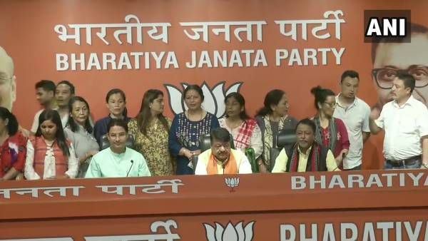 बंगाल में बीजेपी के लिए अच्छी खबर, दार्जीलिंग के 17 पार्षदों ने थामा पार्टी का दामन