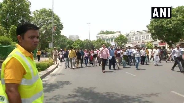 कनॉट प्लेस में संडे-मंडे को गाड़ियों की नो एंट्री, व्यापारियों ने किया प्रदर्शन