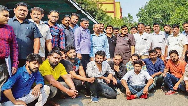 'वेलकम पार्टी' में छापेमारी करने पहुंची पुलिस से गैंगस्टर की बहनों ने की धक्का-मुक्की, चार महिलाओं पर केस दर्ज