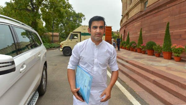 गौतम गंभीर ने अपने इलाके में सीसीटीवी कैमरा लगवाकर केजरीवाल पर साधा निशाना