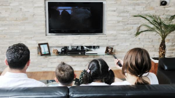 टीवी चैनलों को सरकार की चेतावनी, बच्चों का उत्तेजक गानों पर डांस ना दिखाएं