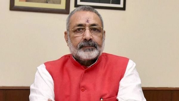 नीतीश कुमार की इफ्तार पार्टी में साथ दिखे पासवान, मांझी और सुशील मोदी, तो गिरिराज ने तस्वीर ट्वीट कर कसा तंज