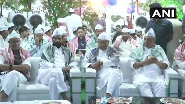 बिहार में गठबंधन में दरार की अटकलों के बीच यहां मिले BJP-JDU के नेता
