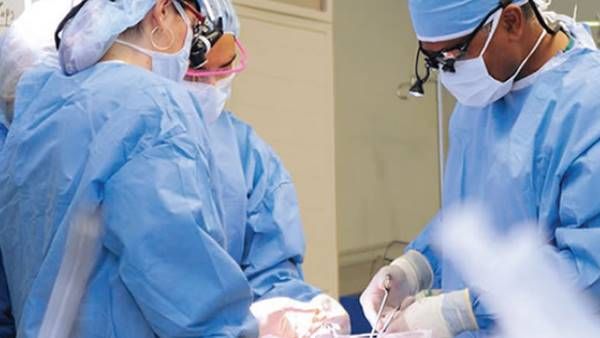 शख्स की खतरे में थी जिंदगी, बेटे ने लिवर और पत्नी ने किडनी देकर बचाई जान