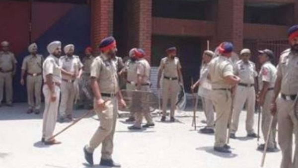 लुधियाना जेल में फायरिंग से एक कैदी की मौत, डीएसपी की गाड़ी फूंकी, न्यायिक जांच के आदेश