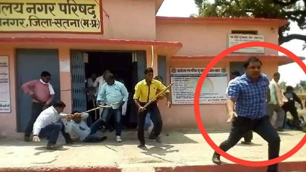 आकाश विजयवर्गीय के बाद अब इस बीजेपी नेता ने CMO को पीटकर लहूलुहान किया