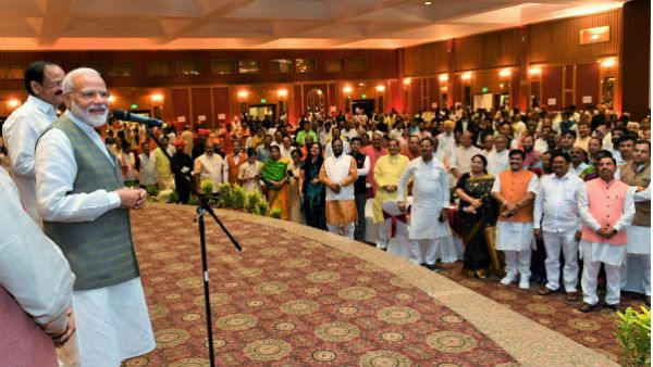 पीएम मोदी के रात्रि भोज से इन बड़े नेताओं ने किया किनारा