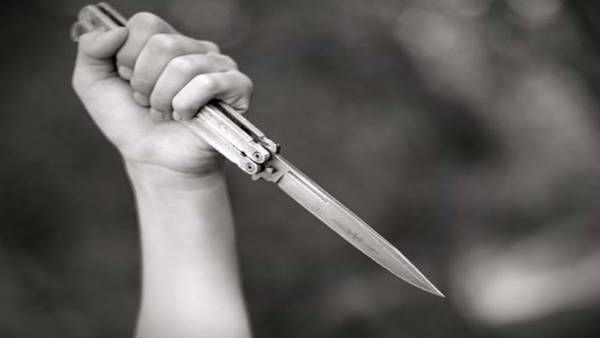 शख्स ने अपने ही परिवार पर कर दिया चाकुओं से हमला, फिर किया फेसबुक लाइव