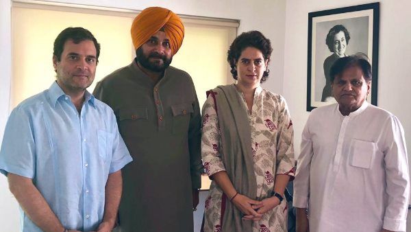 मंत्रालय में बदलाव के बाद राहुल-प्रियंका से मिले नवजोत सिद्धू, राज्य के हालात पर सौंपा पत्र