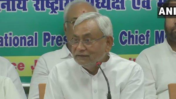 चमकी बुखार से 109 बच्चों की मौत, CM नीतीश कुमार समेत स्वास्थ्य मंत्रियों के खिलाफ PIL दर्ज