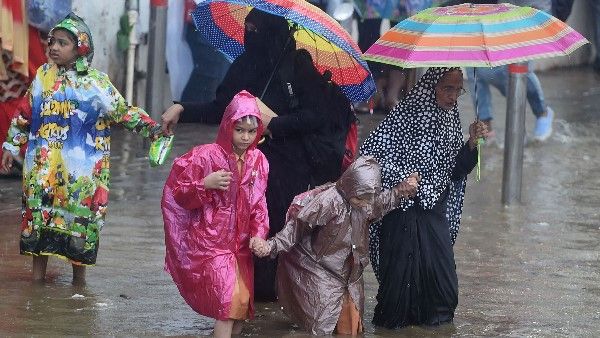 Mumbai rains: कुर्ला और घाटकोपर में मकान ढहे, कोई हताहत नहीं