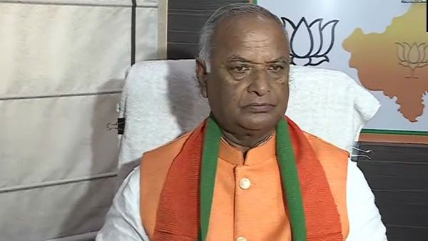 भाजपा प्रदेश अध्यक्ष ने अकबर को बताया चरित्रहीन, बोले- गंदे काम करने जाता था मीना बाजार