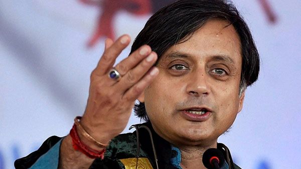 #Bottlecapchallenge को ट्विस्ट करने पर बुरी तरह ट्रोल हुए शशि थरूर, यूजर्स ने दी नसीहत