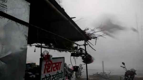 वीडियो में देखिए यूपी में आंधी-बारिश की तबाही का मंजर, 19 की हुई मौत