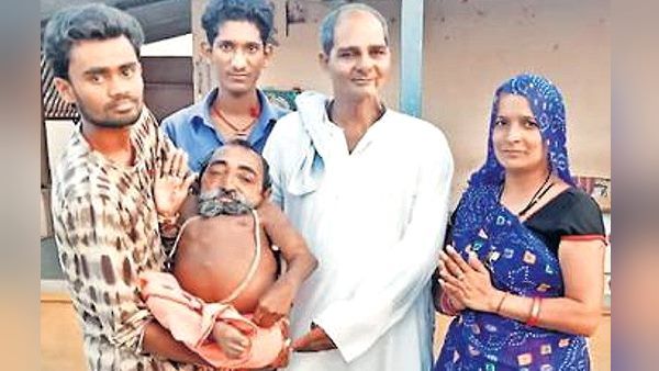 मिलिए, भारत भ्रमण पर निकला सवा फीट का साधू, जहां से भी गुजरता लोगों की आंखें हो जातीं नम