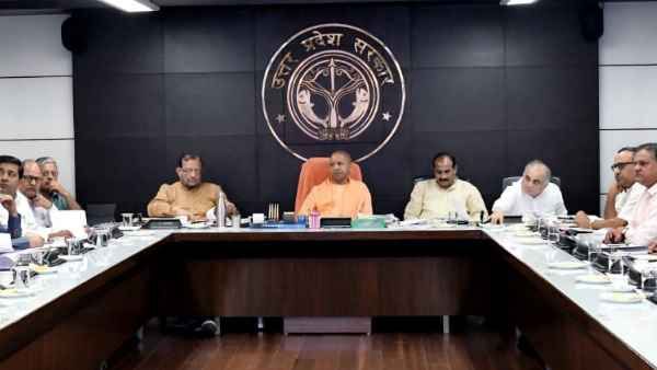 योगी कैबिनेट में हुए 8 प्रस्ताव पास, बिना हेलमेट के बाइक चलाने पर लगेगा इतने का जुर्माना