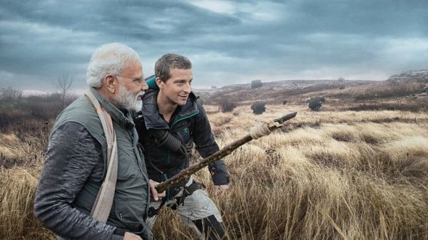 मैन vs वाइल्ड में मोदी, कांग्रेस ने पुलवामा हमले से जोड़ा