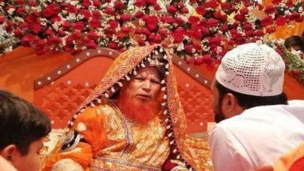 मिलिए पाकिस्तान की 'राधे मां' से, दुल्हन को जोड़ा पहनकर देता है ज्ञान,Viral हो रही है तस्वीर