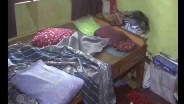 पूर्व सैनिक के मकान में घुसकर पुलिसकर्मियों ने की तोड़फोड़, परिवार बोला- हम लोगों को बहुत मारा