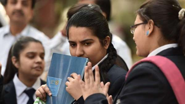 CBSE ने परीक्षा शुल्‍क में की 24 गुना बढ़ोतरी, 50 के बदले अब देने होंगे 1200 रुपए