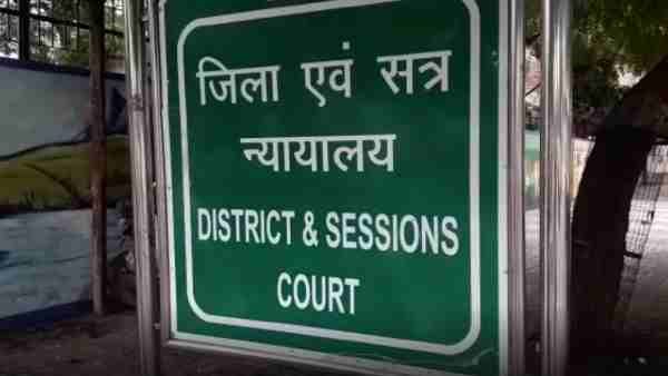 कार को साइड न देने पर कोर्ट रूम में उतवाई थी पुलिसकर्मी की वर्दी, जज का ट्रांसफर