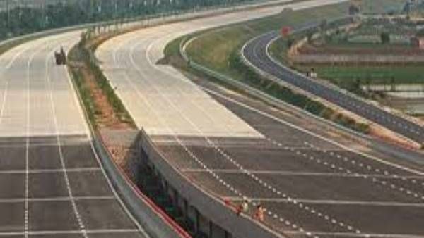 बिना हेलमेट बाइक सवारों को आगरा-लखनऊ एक्सप्रेस-वे पर नहीं मिलेगी एंट्री