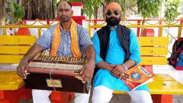 रामायण पढ़ने पर अलीगढ़ में मुस्लिम शख्‍स को पड़ोसियों ने पीटा, धार्मिक ग्रंथ छीन ले गए