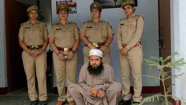 अलीगढ़: 9 साल की बच्ची को डरा-धमकाकर AMU के मौलवी ने किया दुष्कर्म, गिरफ्तार