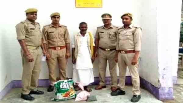 मंदिर में नशे का कारोबार करता था फर्जी बाबा, 4 किलो गांजा और डेढ़ लाख कैश के साथ पकड़ा गया